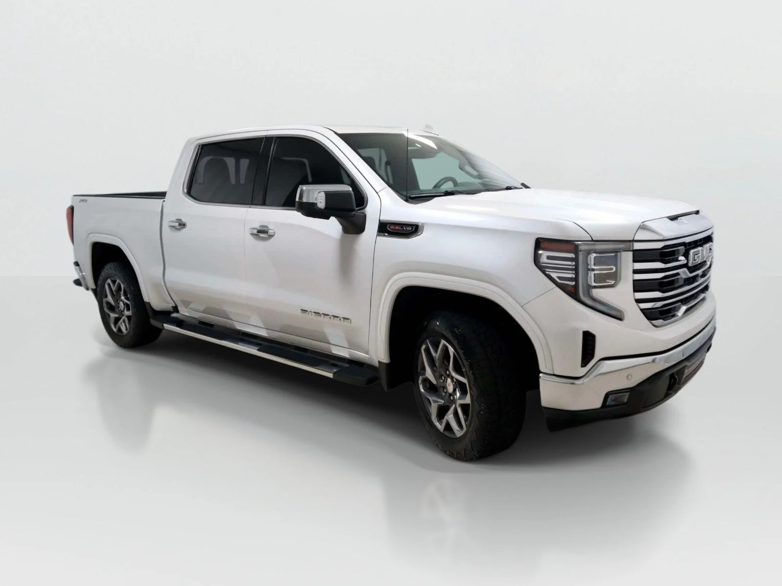 Used 2022 White Frost Tricoat GMC SLT image 7