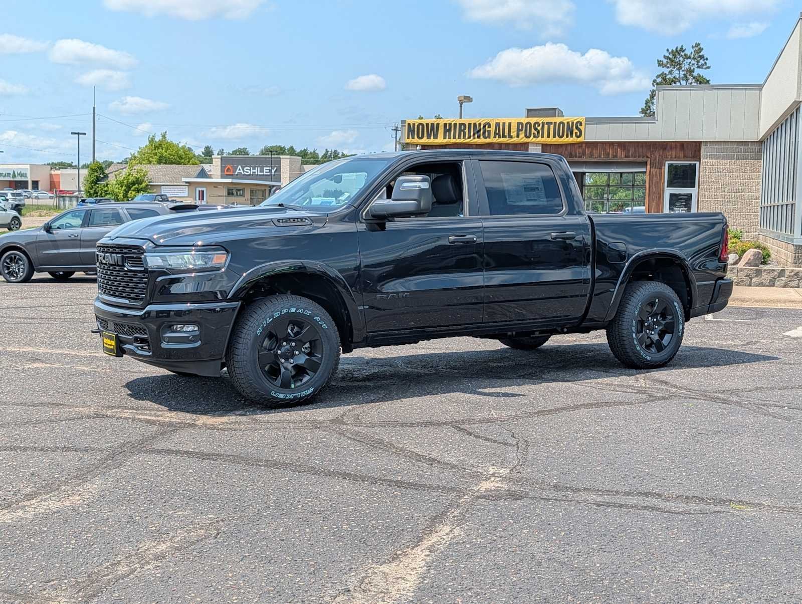 New 2026 Diamond Black Crystal Pearl-Coat Exterior Paint RAM Big Horn image 3