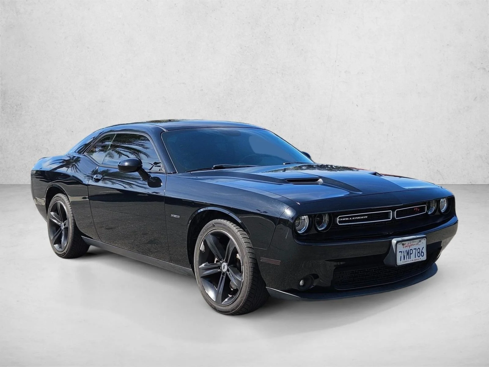 Used 2017 Pitch Black Clearcoat Dodge R/T image 4