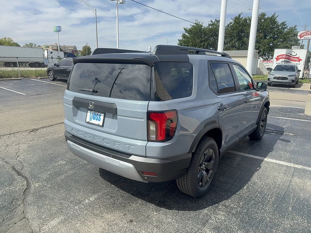 New 2026 Sonic Gray Pearl Honda RTL image 5