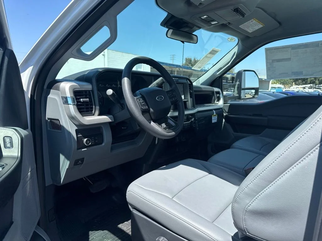 New 2026 Oxford White Ford XL image 7