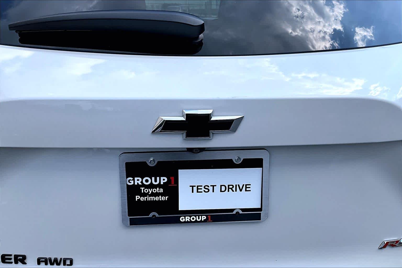 Used 2023 Iridescent Pearl Tricoat Chevrolet RS image 31