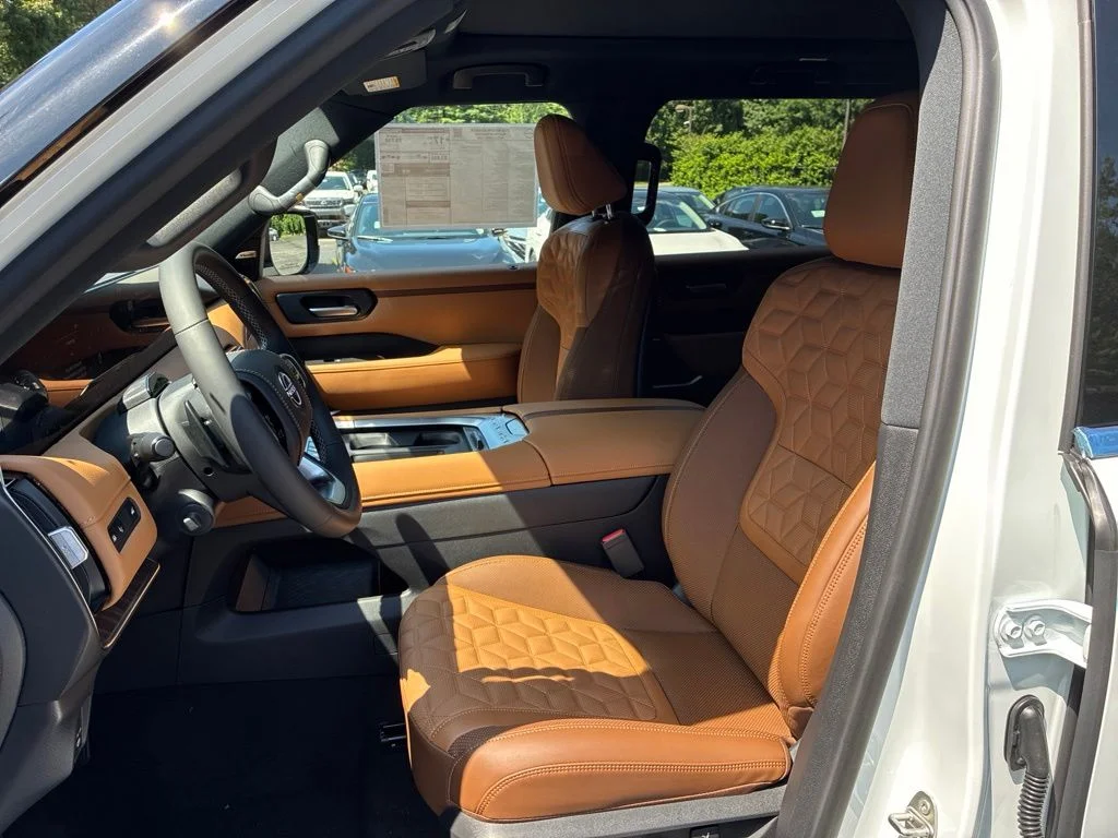 New 2026 Everest White TriCoat / Super Black Two-tone Nissan Platinum Reserve image 14