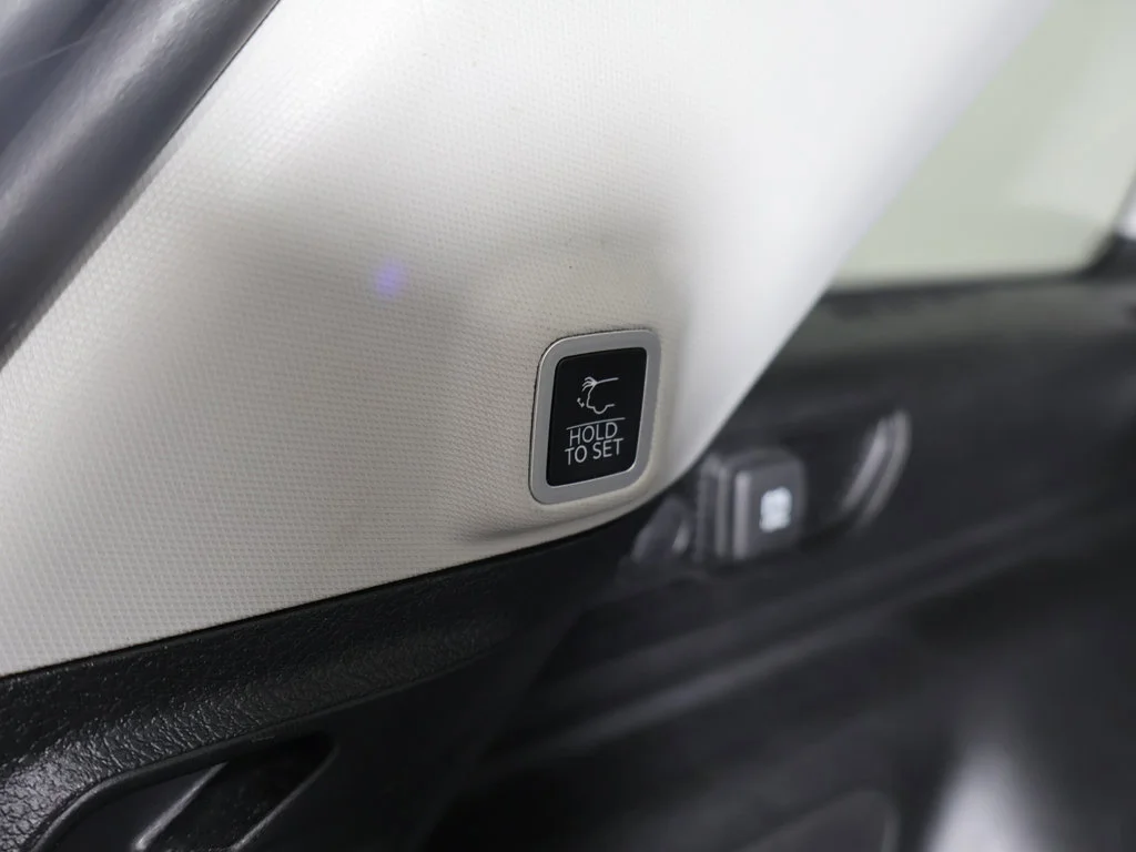 Used 2022 Midnight Jeep 4xe image 25