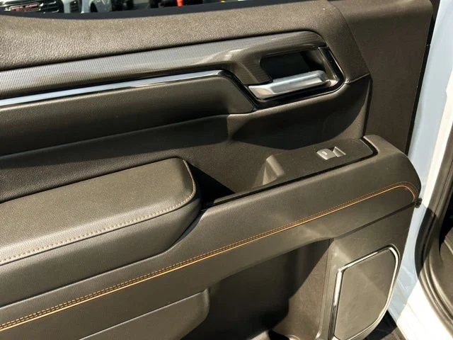 Used 2022 White GMC AT4 image 19
