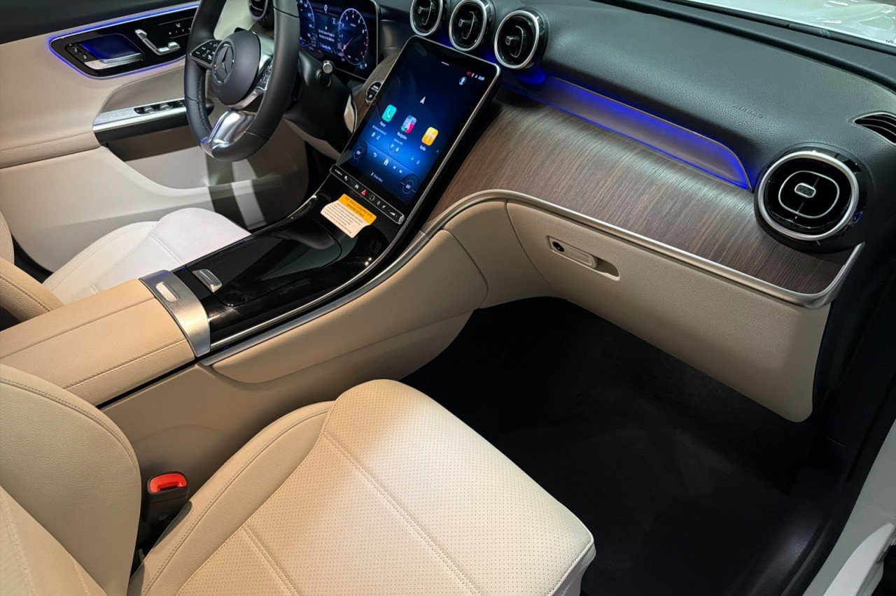 New 2026 Polar White Mercedes-Benz GLC 300 SUV image 15
