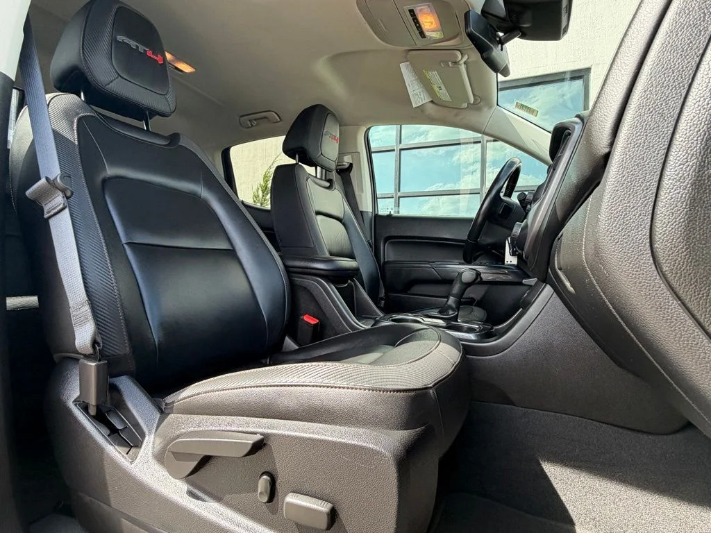Used 2021 White GMC AT4 w/Leather image 20