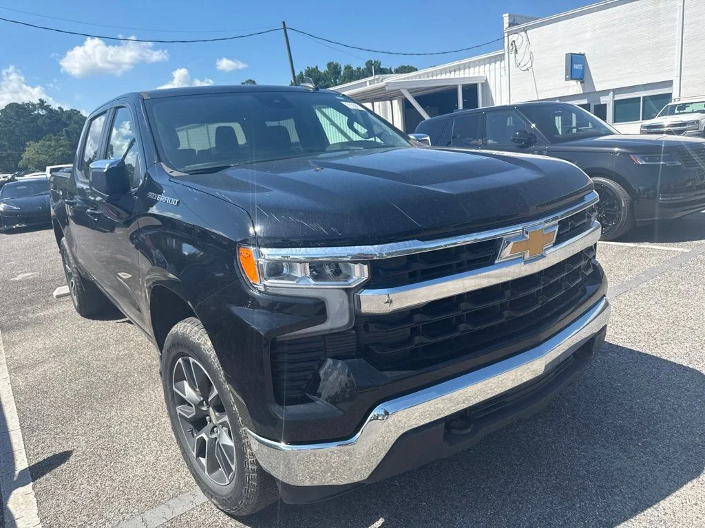 Used 2023 Black Chevrolet LT image 4