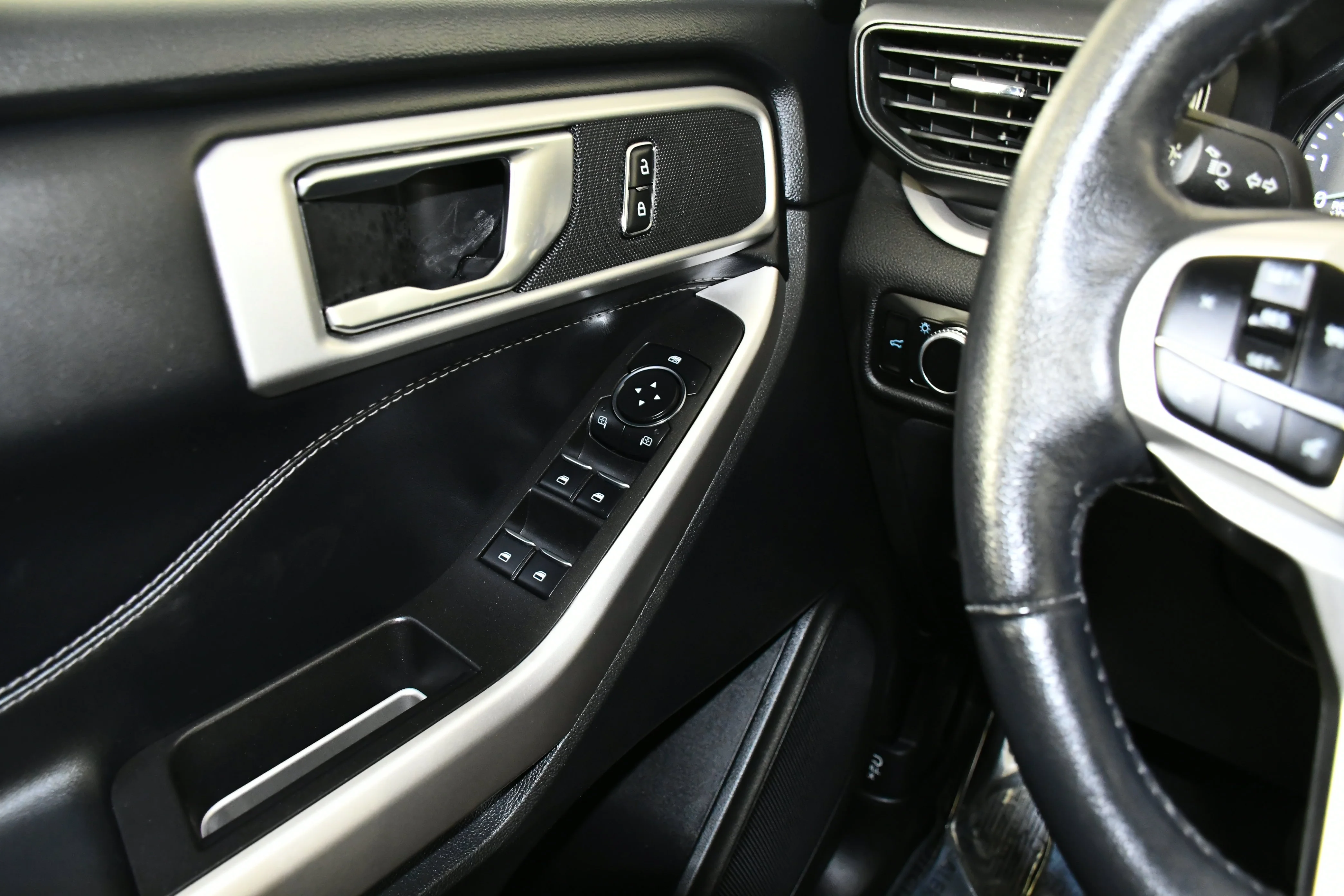 Used 2023 Silver Metallic Ford XLT image 32