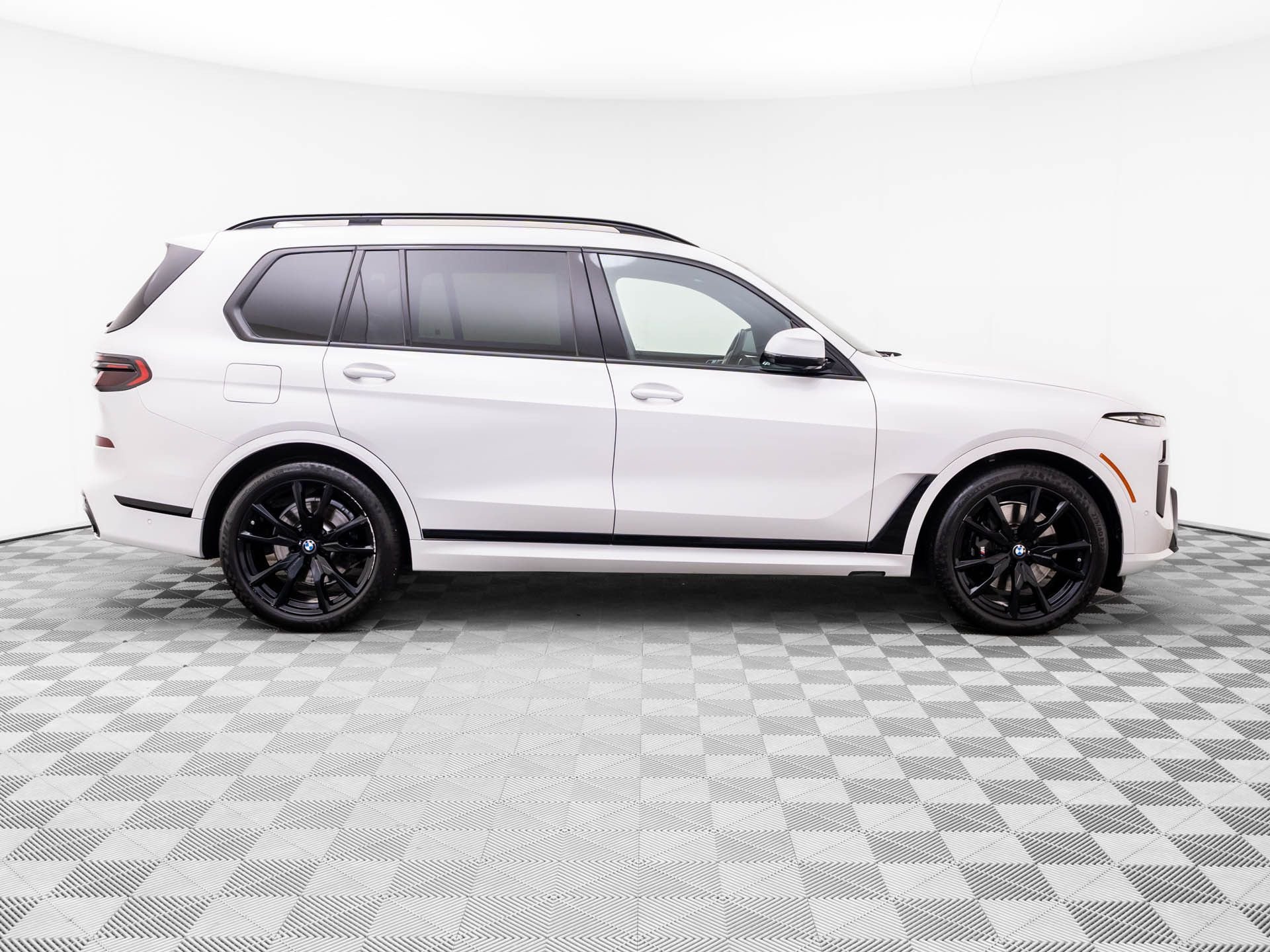 Used 2023 Mineral White Metallic BMW xDrive40i image 6