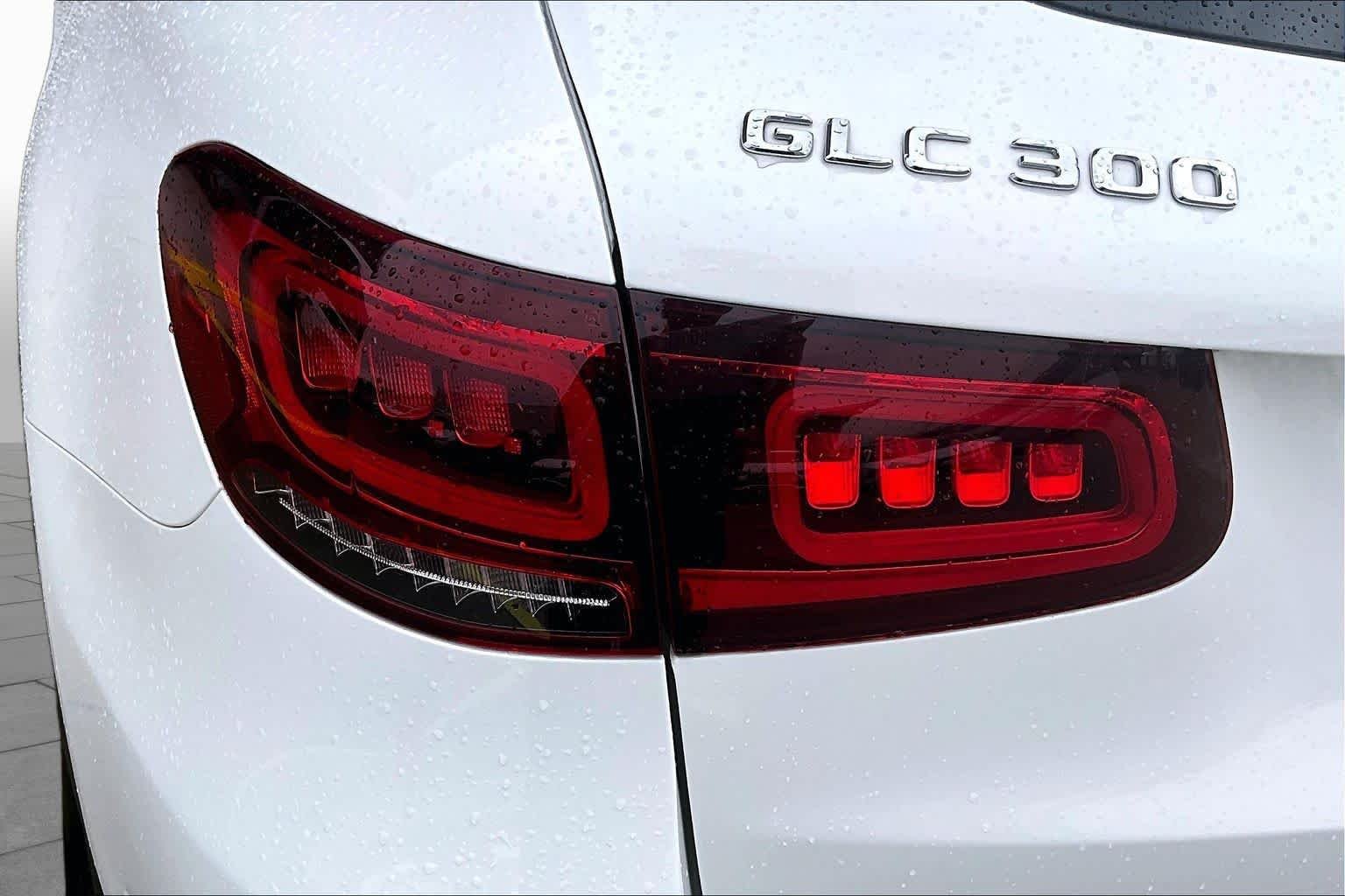 Used 2022 Polar White Mercedes-Benz GLC 300 image 25