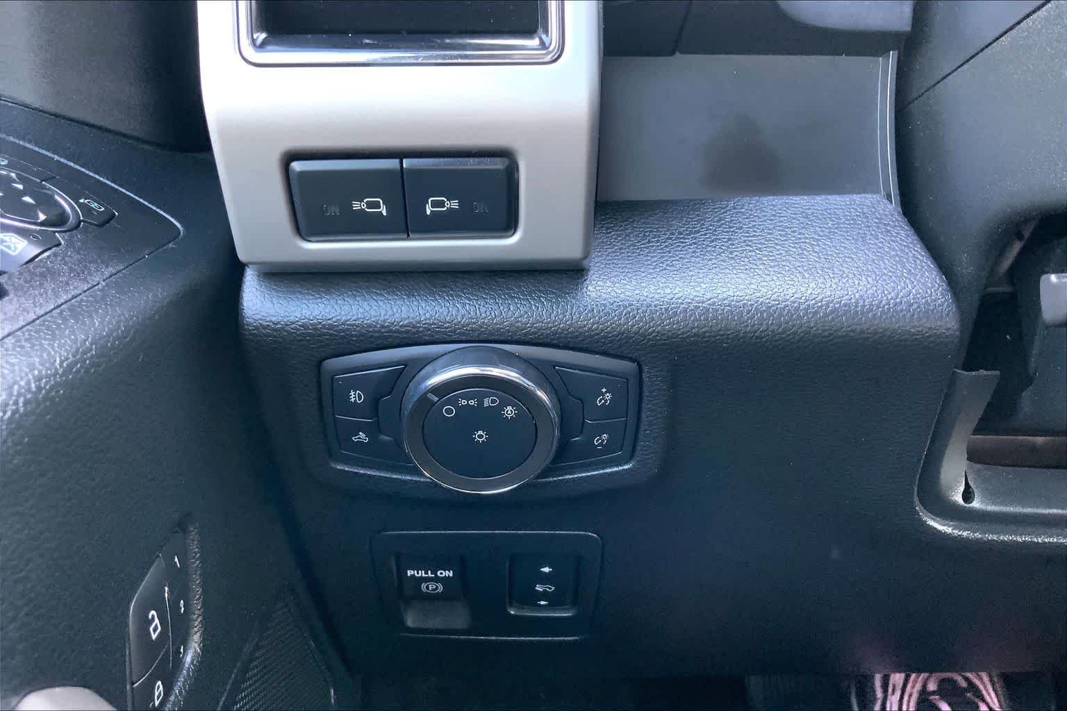 Used 2020 Agate Black Ford LARIAT image 33