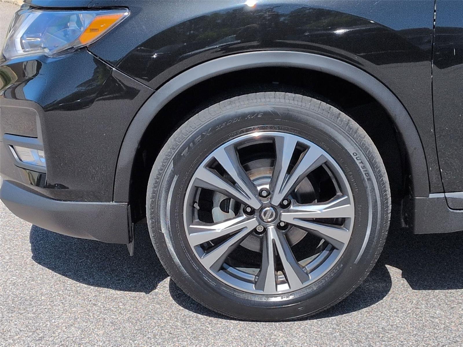 Used 2018 Magnetic Black Nissan SL image 10