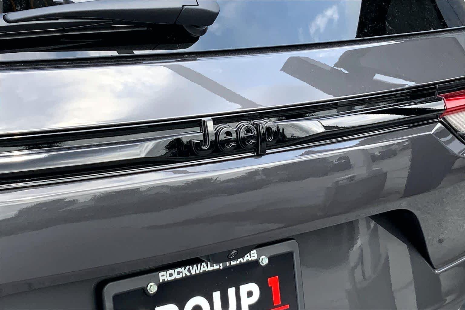 New 2026 Baltic Gray Metallic Clear-Coat Exterior Paint Jeep Laredo Altitude image 14