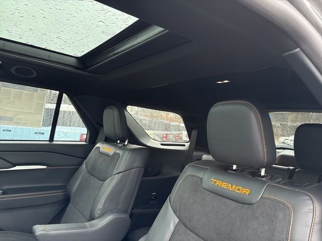 New 2026 Carbonized Gray Metallic Ford Tremor image 37