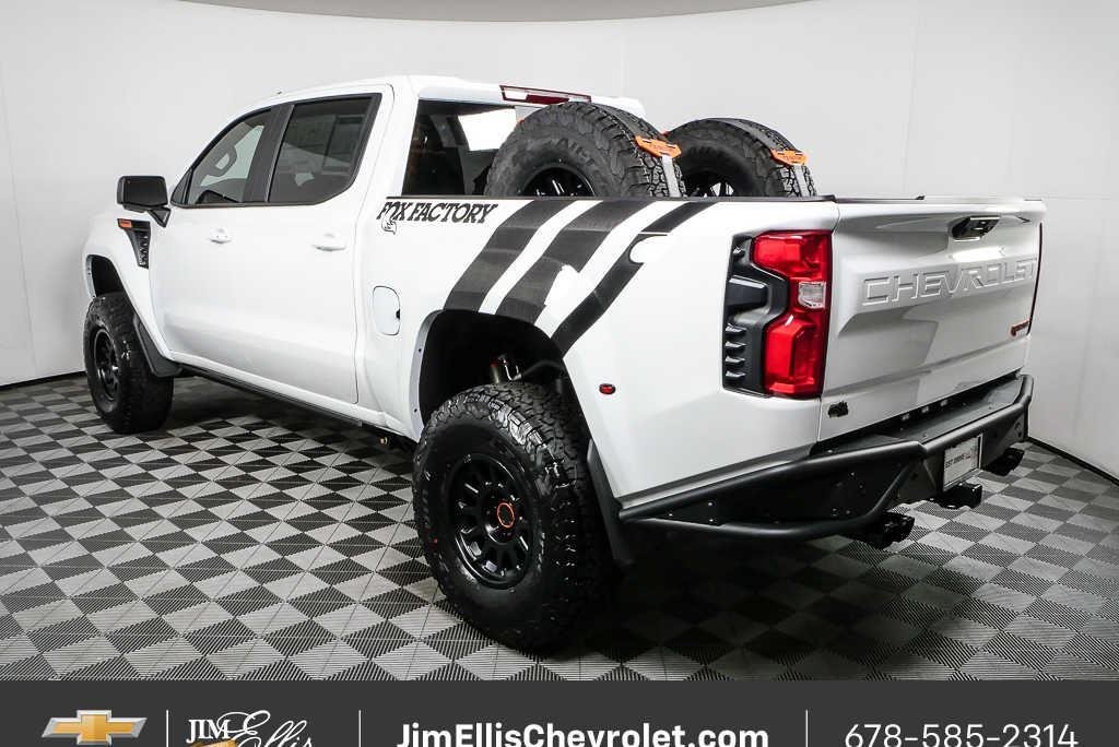 New 2025 Summit White Chevrolet RST image 30