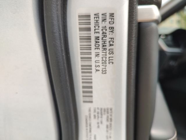 New 2026 Silver Zynith Exterior Paint Jeep Altitude image 31