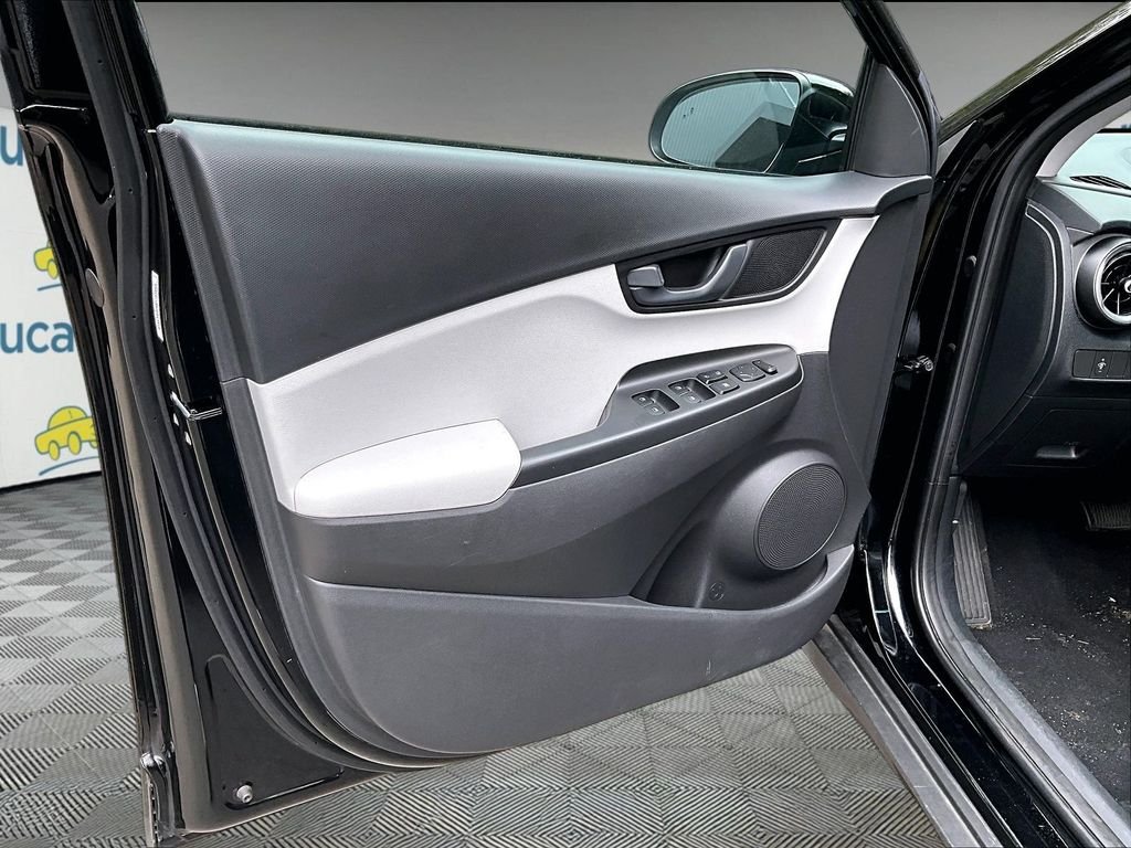Used 2023 Black Hyundai SEL image 9