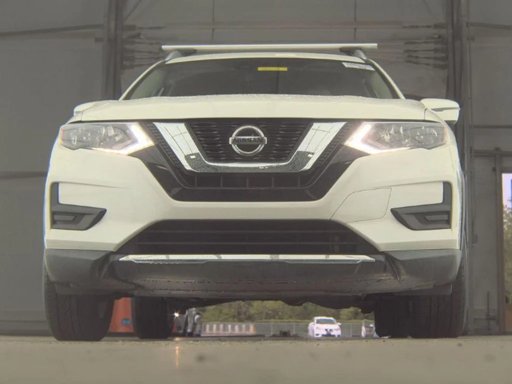 Used 2019 White Nissan SV image 3