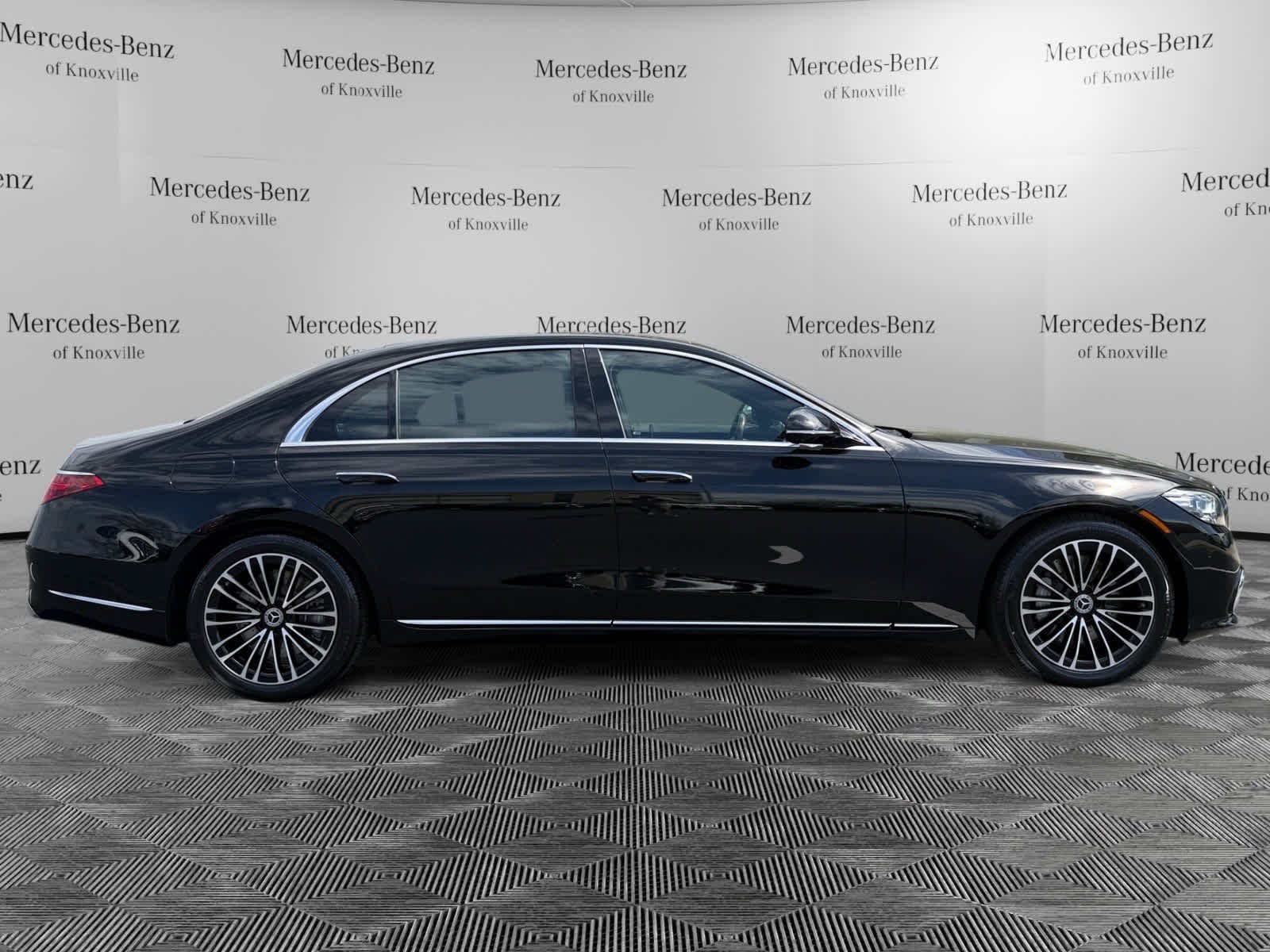 Used 2026 Obsidian Black Metallic Mercedes-Benz S 580 image 6