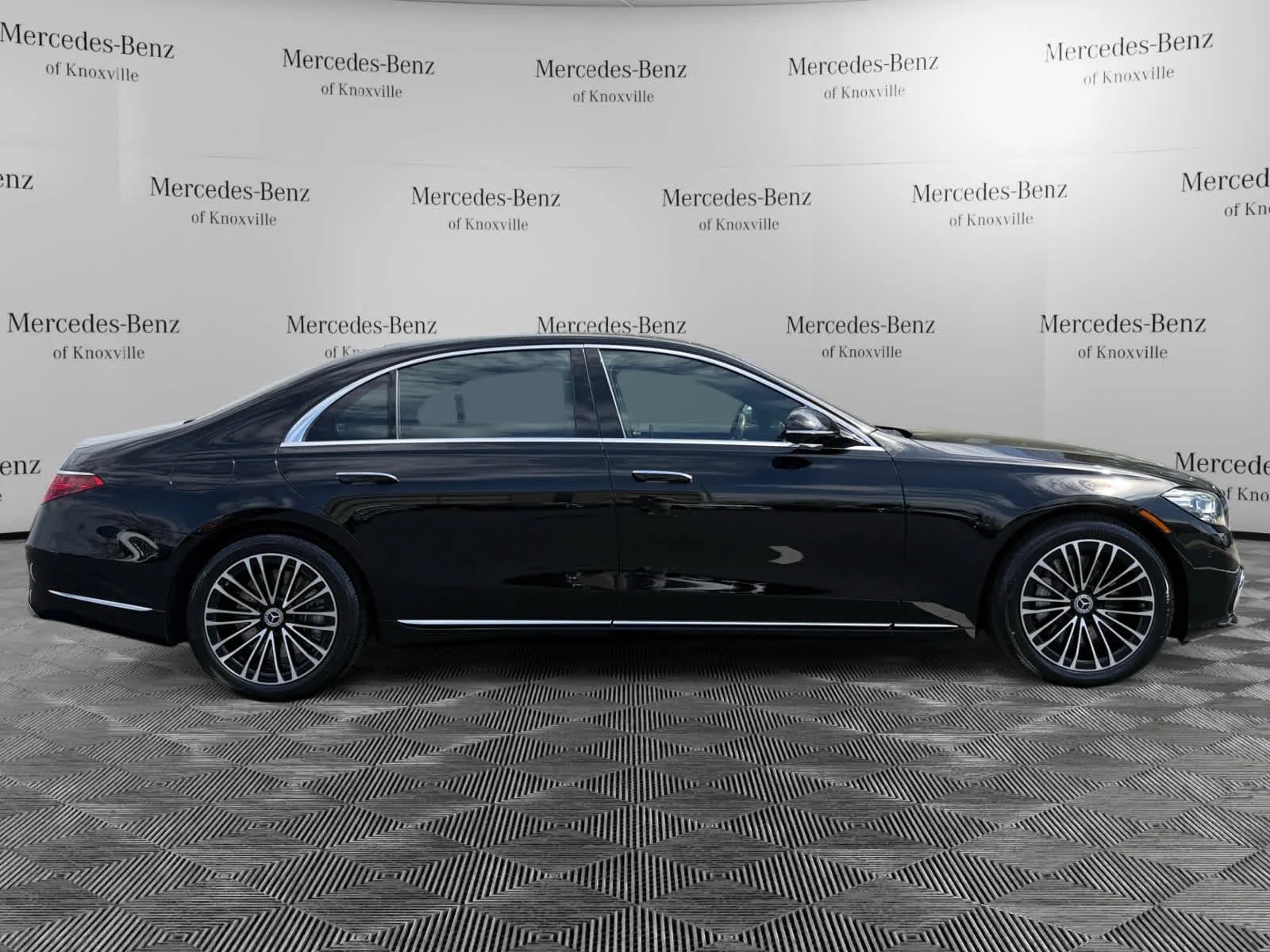 Used 2026 Obsidian Black Metallic Mercedes-Benz S 580 image 6