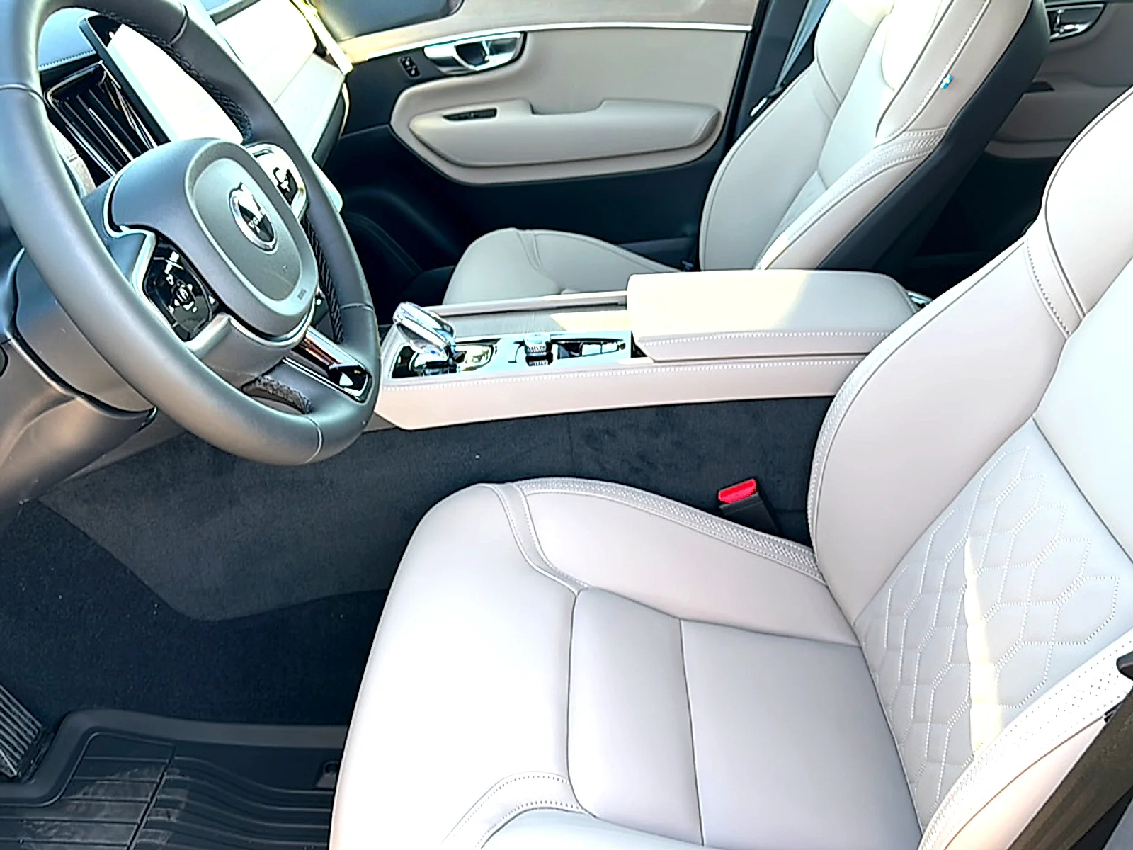 2025 Volvo XC90 Plus - Photo 10