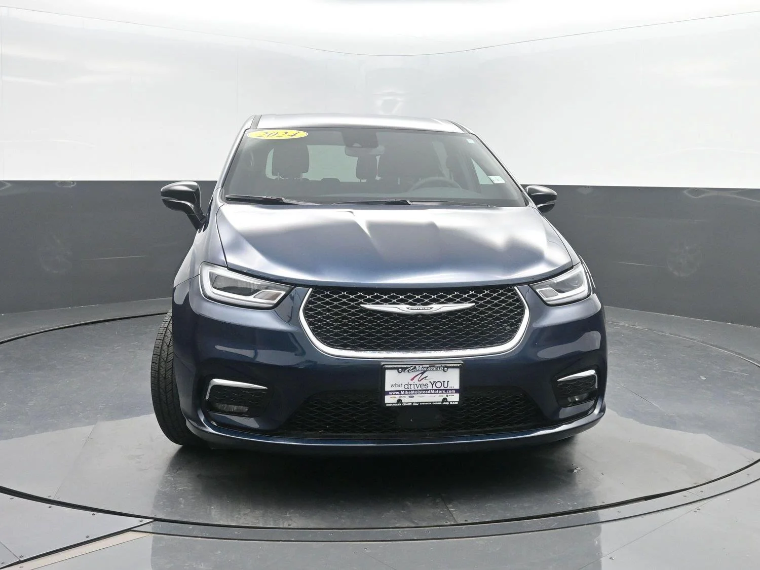 Used 2024 Fathom Blue Pearlcoat Chrysler Touring image 39