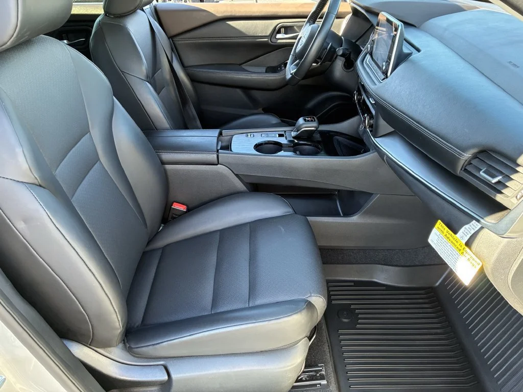 Used 2023 Silver Nissan SV image 21