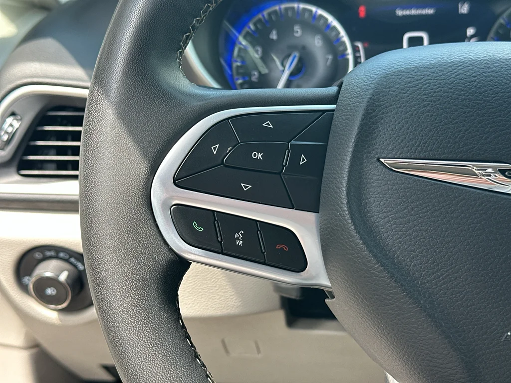 Used 2024 White Chrysler Touring L image 15