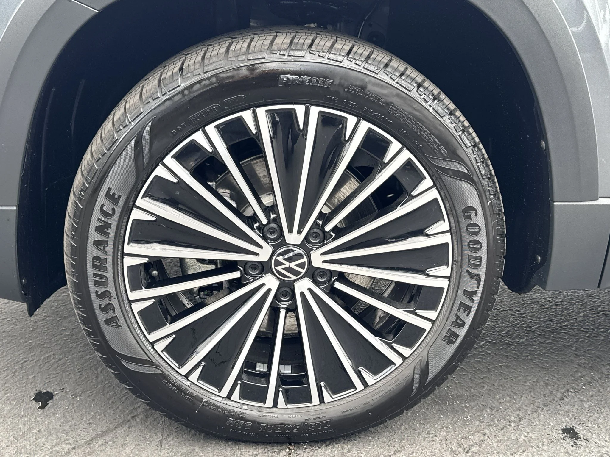 New 2026 Platinum Gray Metallic Volkswagen SE image 10