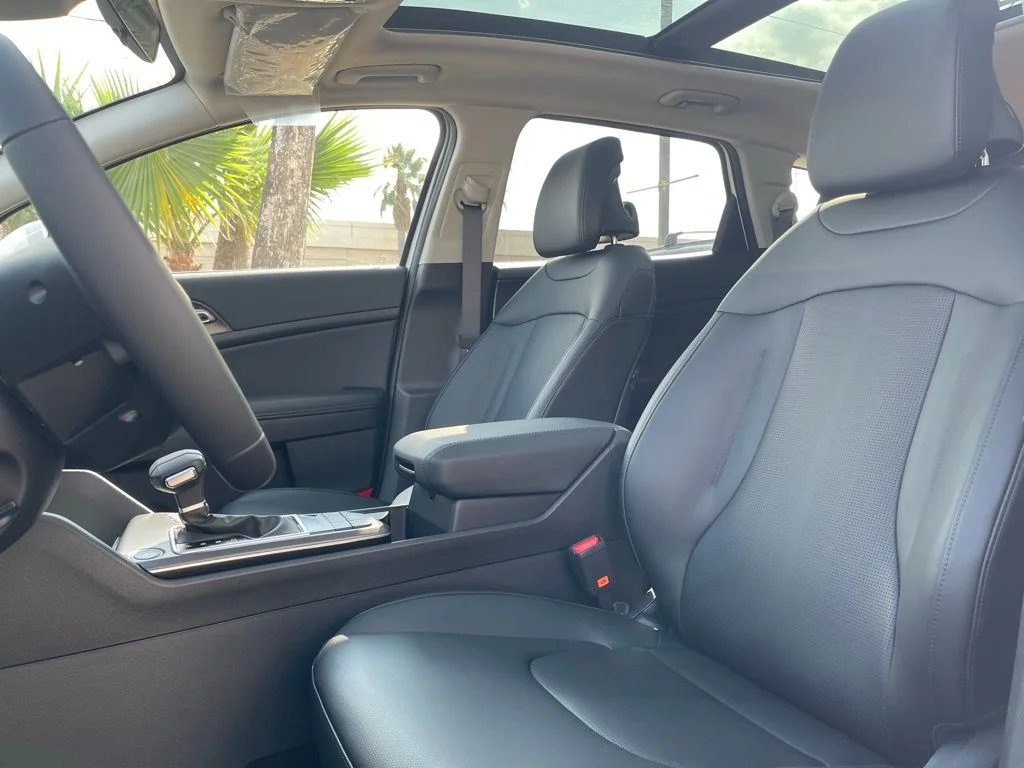 New 2026 White Kia EX image 17