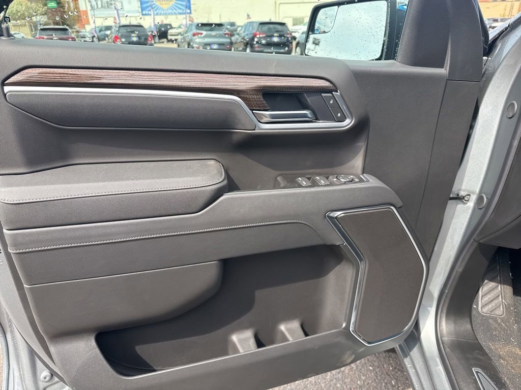 New 2026 Sterling Gray Metallic Chevrolet LT (2FL) image 19