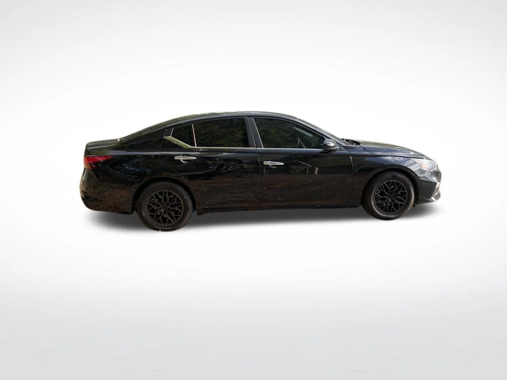 Used 2022 Black Nissan 2.5 S image 5