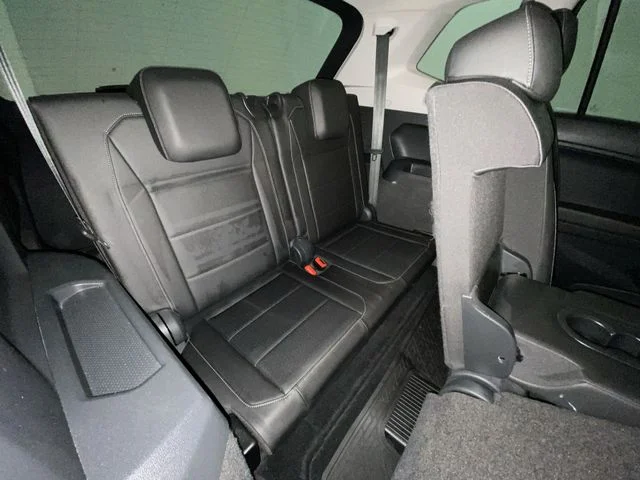 Used 2018 Gray Volkswagen 2.0T SEL image 24