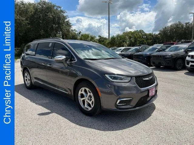 Used 2022 Gray Chrysler Limited image 1