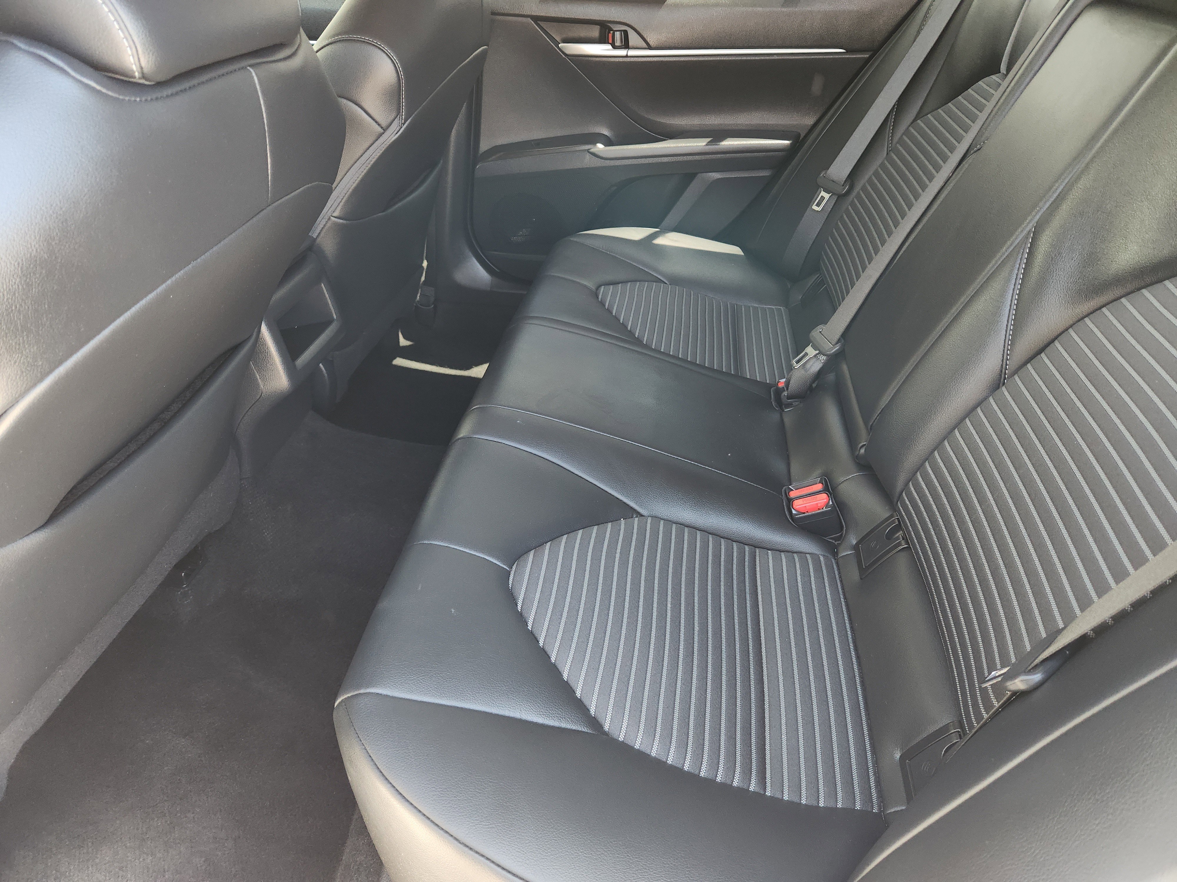 Used 2023 Ice Cap Toyota SE image 30