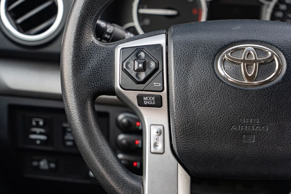 Used 2014 Super White Toyota SR5 image 17