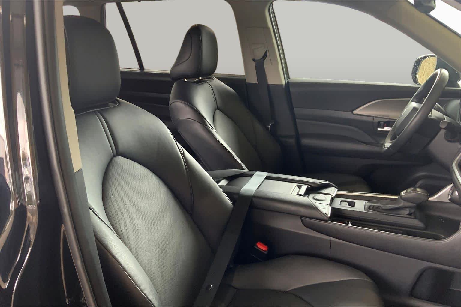 Used 2024 Midnight Black Metallic Toyota XLE image 9