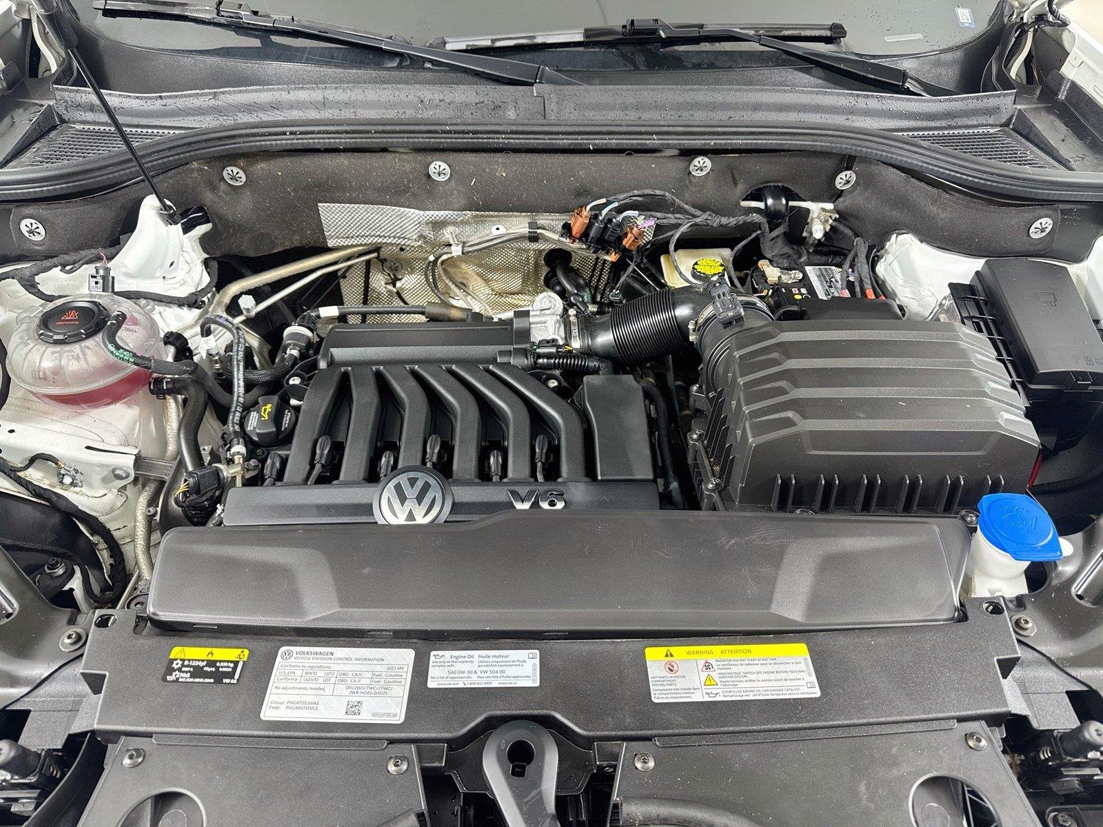 Used 2023 Pure White Volkswagen 3.6L V6 SE w/Technology image 28