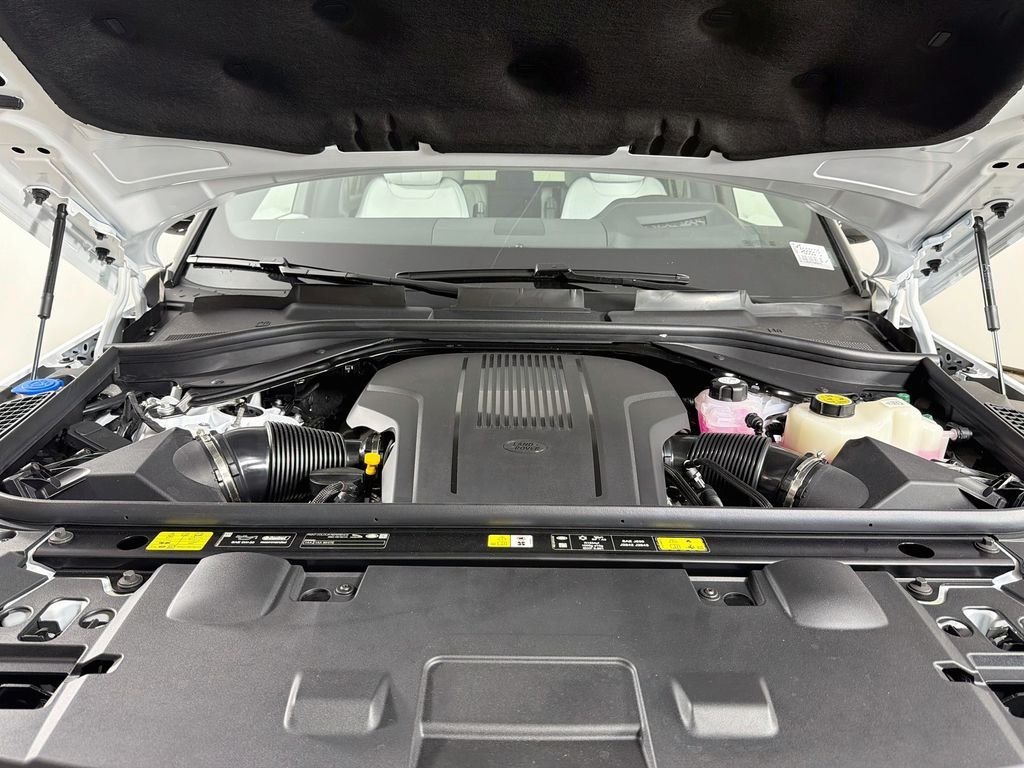 New 2026 Fuji White Land Rover Dynamic SE image 32