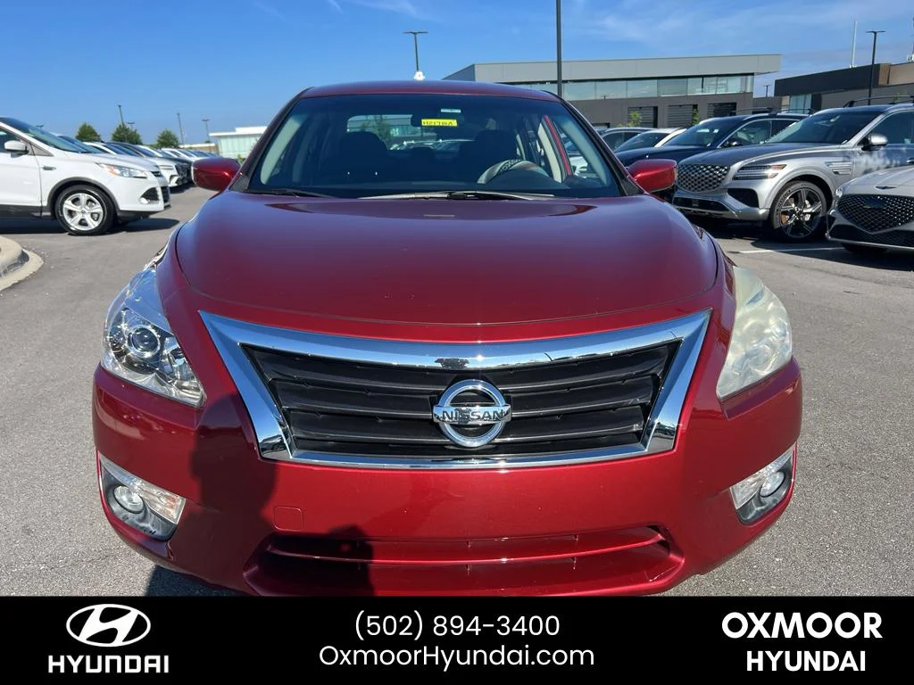 Used 2015 Cayenne Red Nissan 2.5 SV image 2
