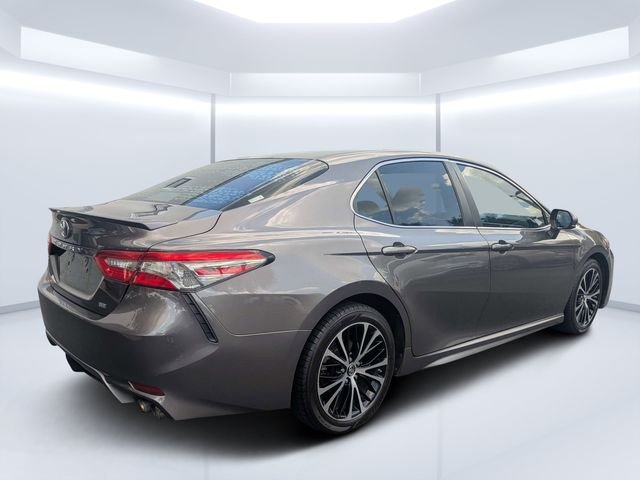 Used 2018 Gray Toyota SE image 3