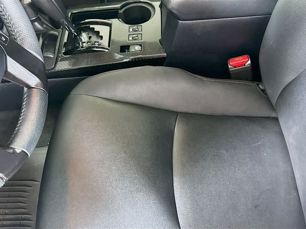 Used 2021 Classic Silver Metallic Toyota Venture image 17