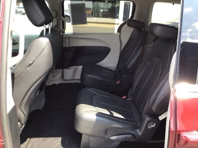 Used 2019 Velvet Red Pearlcoat Chrysler Touring L image 23