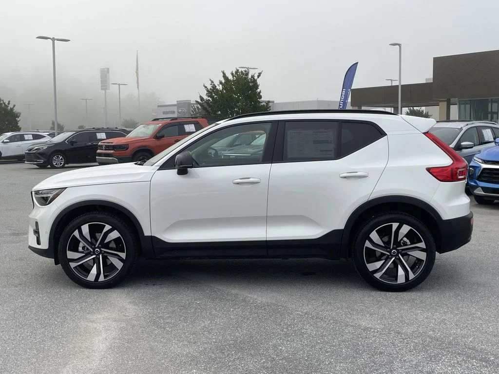 New 2026 Crystal White Volvo Plus image 25