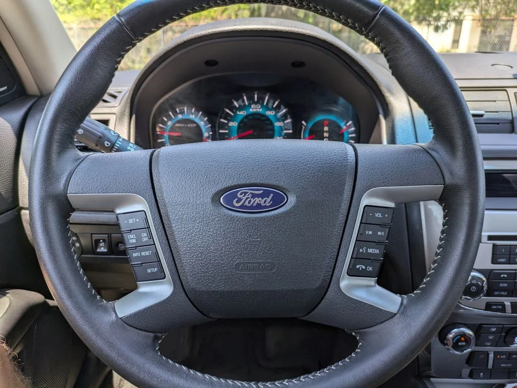 Used 2010 Brilliant Silver Metallic Ford SEL image 26