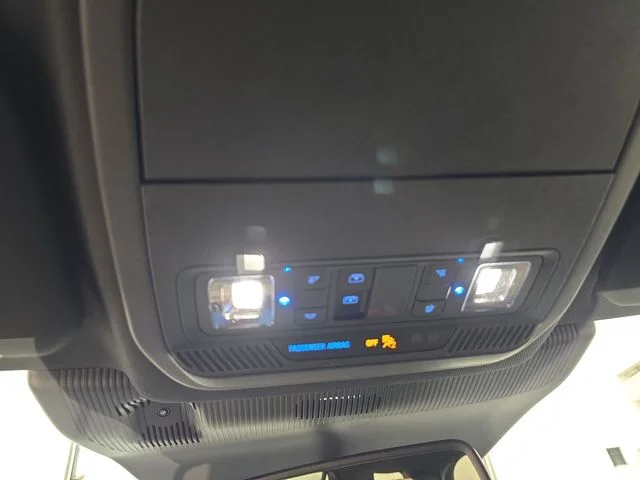 New 2026 Star White Metallic Tri-Coat Ford ST-Line image 34