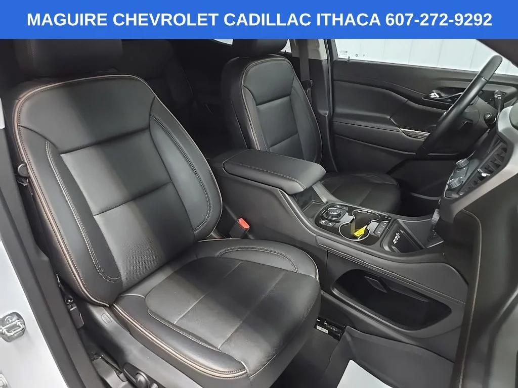 Used 2023 White GMC AT4 image 17