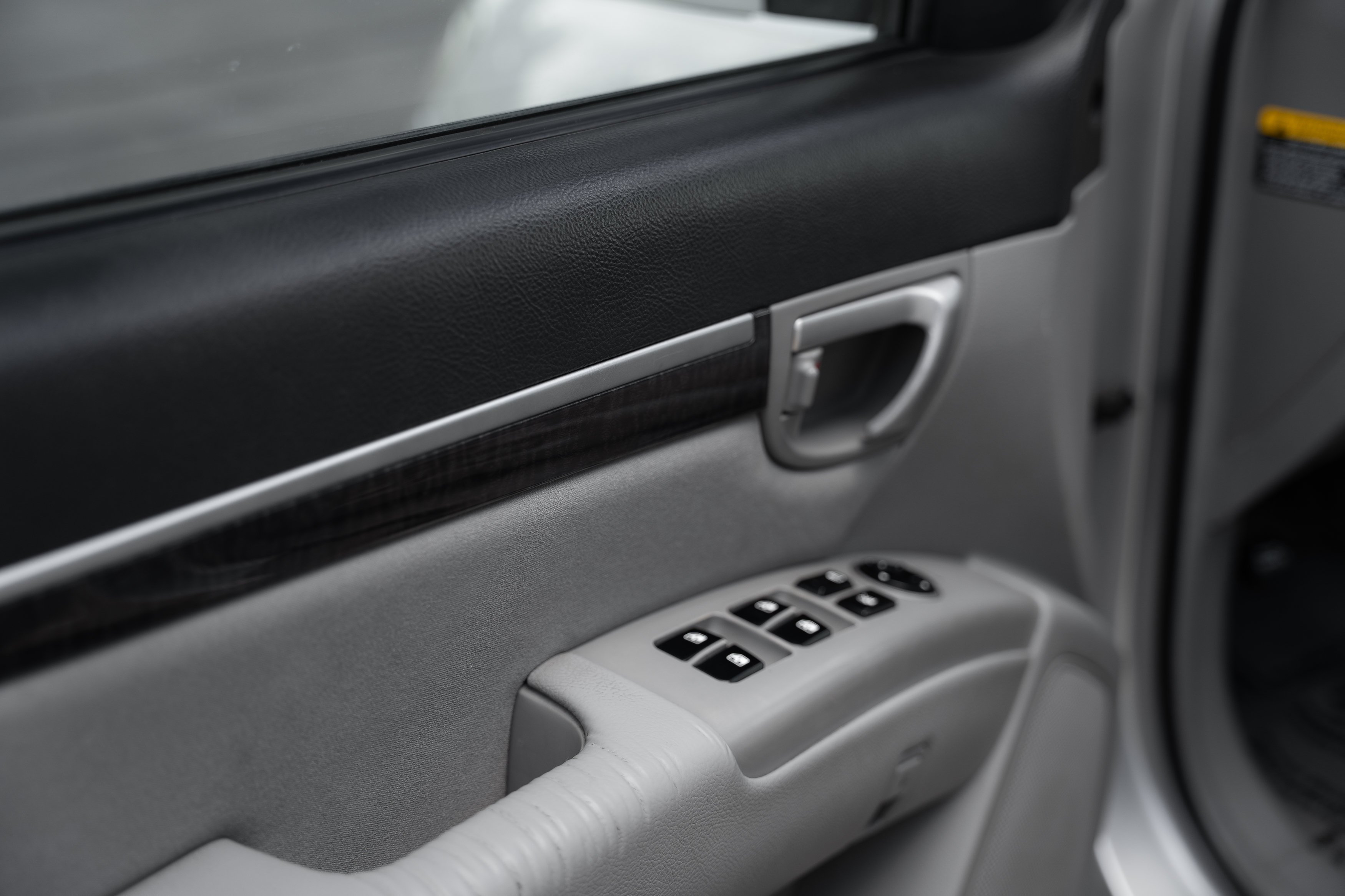 Used 2007 Bright Silver Hyundai SE image 19