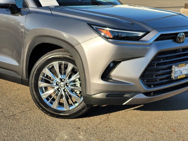 Used 2025  Toyota Platinum image 9